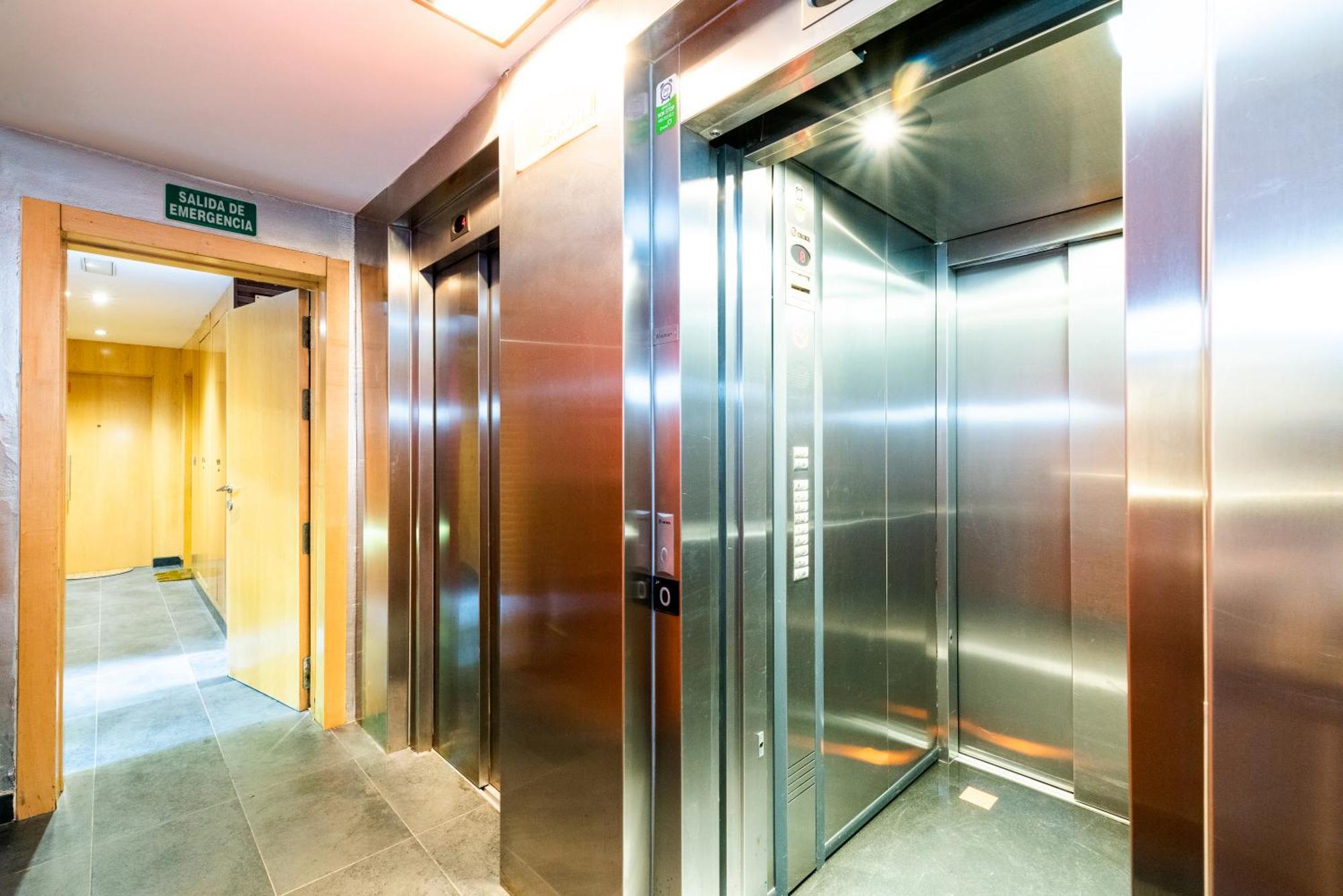 Tuguest Avenida De La Investigacion - Free Parking Apartman Granada Kültér fotó