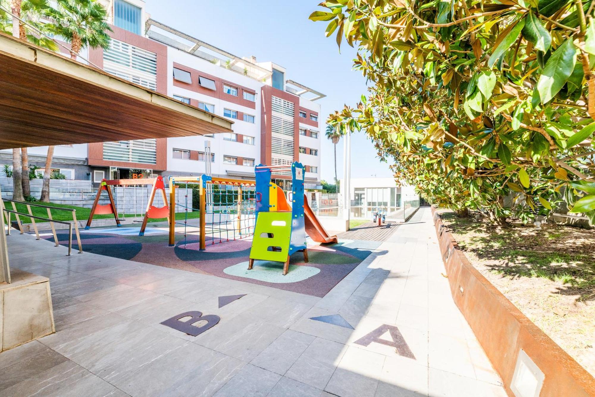 Tuguest Avenida De La Investigacion - Free Parking Apartman Granada Kültér fotó